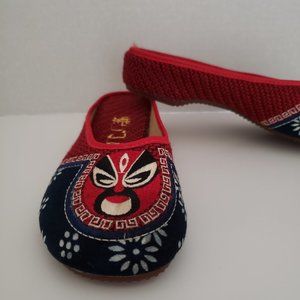 Unique, comfy Asian weaved mule shoe slipper. Kabuki style embroidery